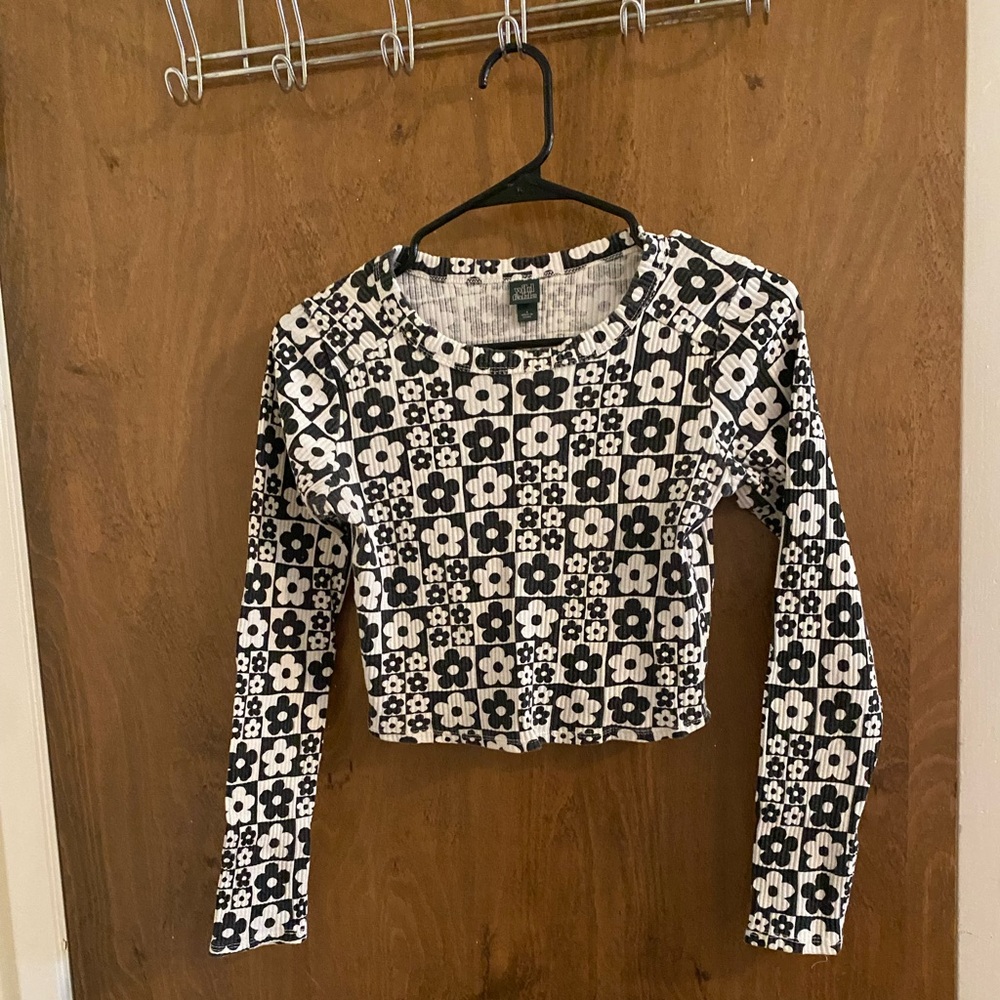 Black & White Long-Sleeve Flower Top